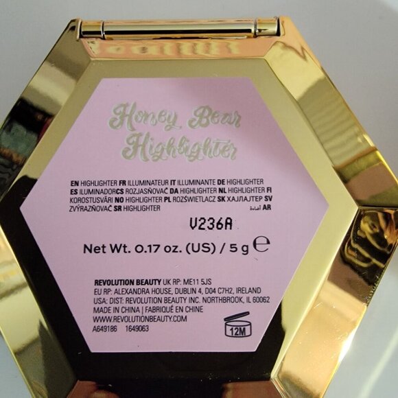 REVOLUTION I Heart Honey Bear Highlighter Contour Compact Powder - Picture 8 of 10